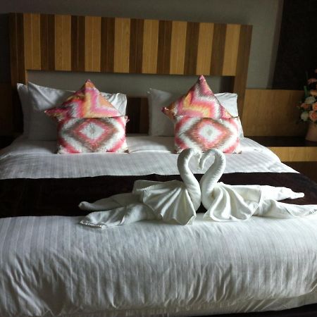 Hobby Hotel Uttaradit Buitenkant foto