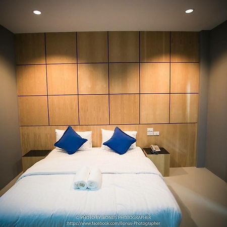 Hobby Hotel Uttaradit Buitenkant foto